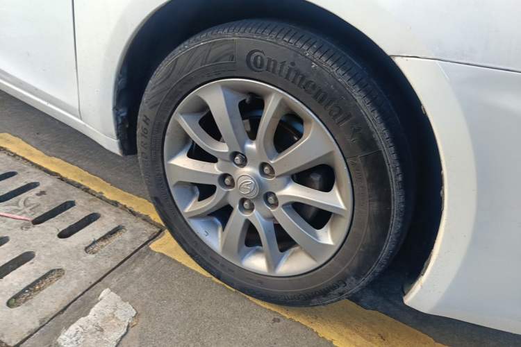 Used Soueast V5 Lingzhi 2012 1.5L CVT Comfort Edition Right Front Wheel Hub