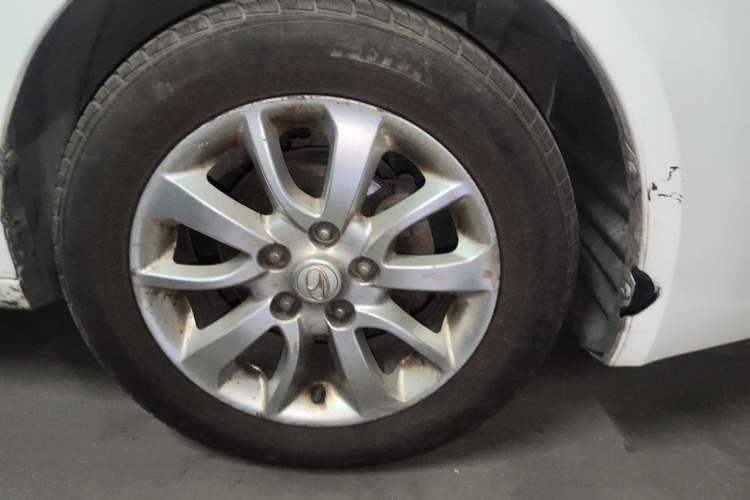 Used Soueast V5 Lingzhi 2012 1.5L Manual Comfort Edition Right Front Wheel Hub