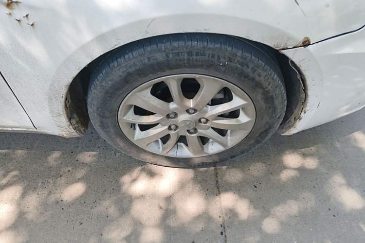 Used Soueast V5 Lingzhi 2012 1.5L Manual Comfort Edition Right Front Wheel Hub