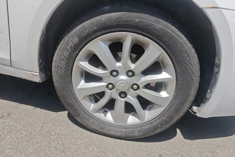 Used Soueast V5 Lingzhi 2012 1.5L Manual Luxury Version Right Front Wheel Hub