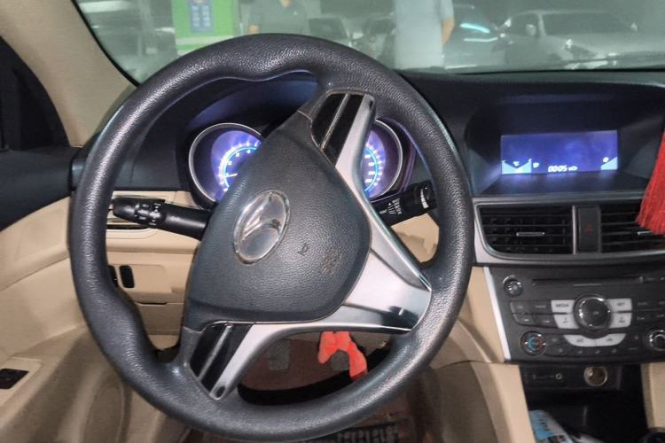 Used Soueast V5 Lingzhi 2012 1.5L Manual Comfort Edition Steering Wheel