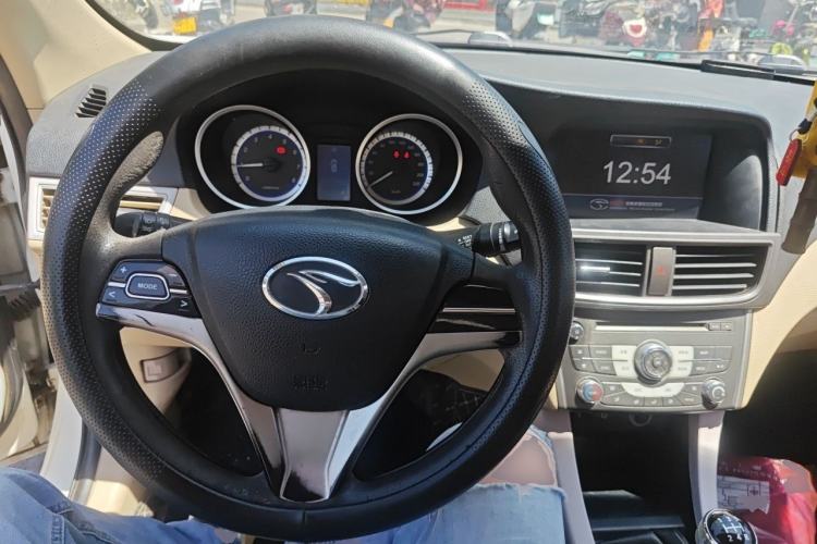 Used Soueast V5 Lingzhi 2012 1.5L Manual Luxury Version Steering Wheel