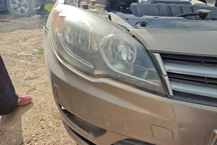 Used Soueast V5 Lingzhi 2012 1.5L Manual Standard Edition Right Front Headlight