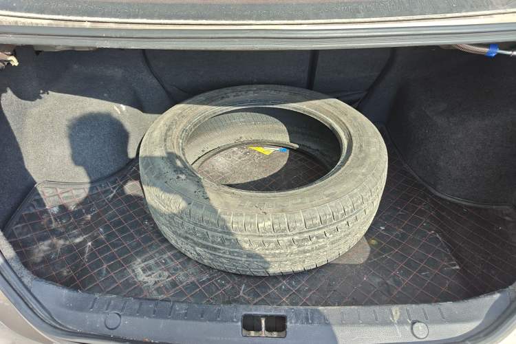 Used Soueast V5 Lingzhi 2012 1.5L Manual Standard Edition Trunk