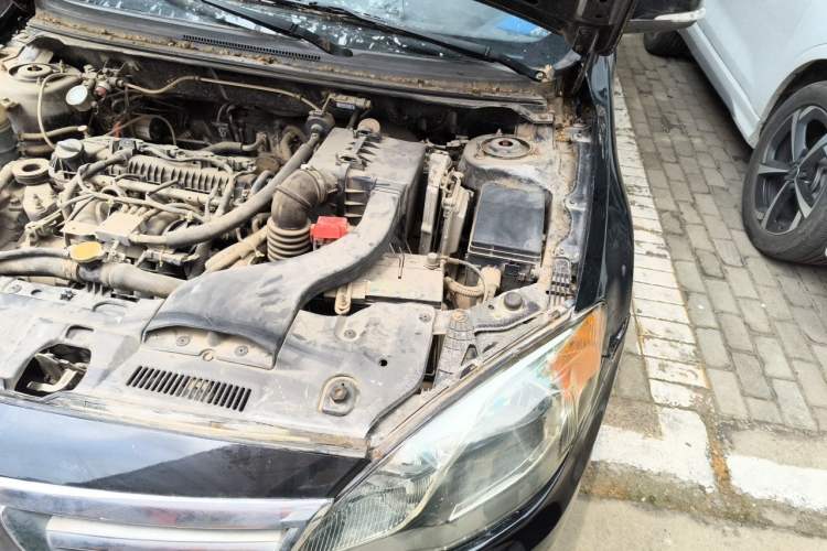 Used Soueast V5 Lingzhi 2013 1.5L Manual Flagship CNG Model Engine Bay Left