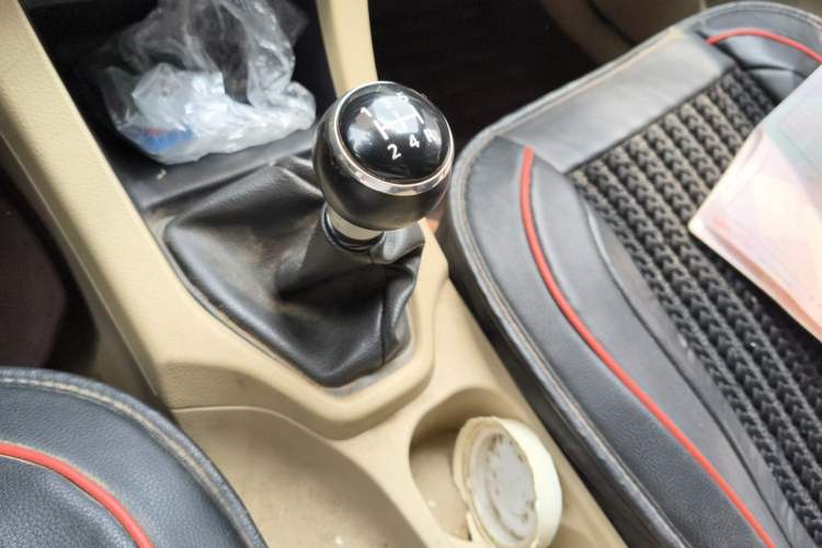 Used Soueast V5 Lingzhi 2013 1.5L Manual Flagship CNG Model Gear Lever