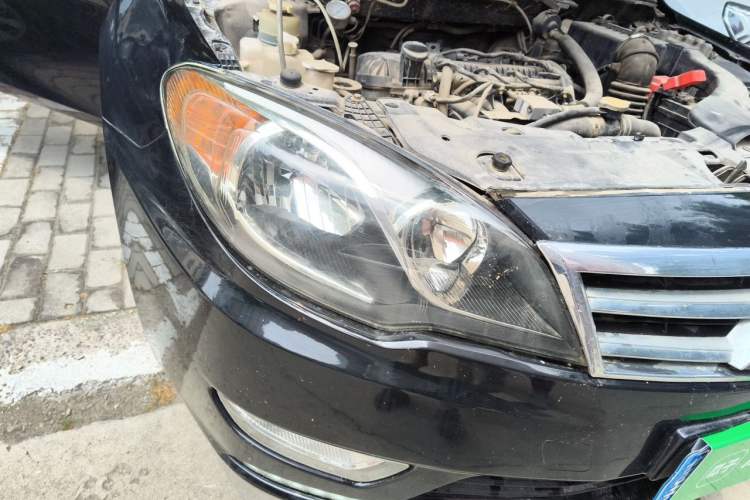 Used Soueast V5 Lingzhi 2013 1.5L Manual Flagship CNG Model Right Front Headlight