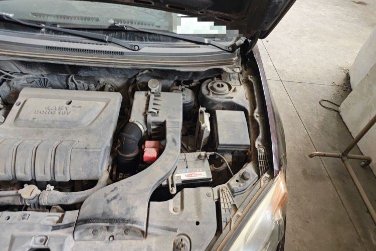 Used Soueast V5 Lingzhi 2013 1.5L Manual ZhiShang Model Engine Bay Left