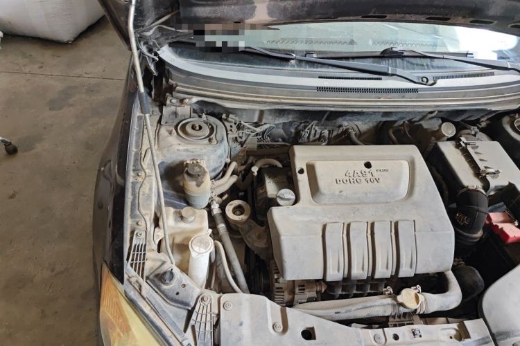Used Soueast V5 Lingzhi 2013 1.5L Manual ZhiShang Model Engine Bay Right