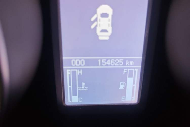 Used Soueast V5 Lingzhi 2013 1.5L Manual ZhiShang Model Odometer Close Up