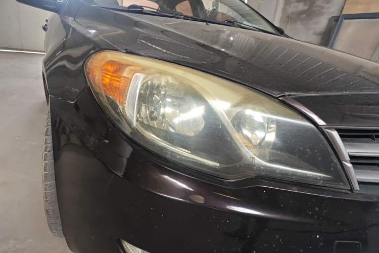 Used Soueast V5 Lingzhi 2013 1.5L Manual ZhiShang Model Right Front Headlight