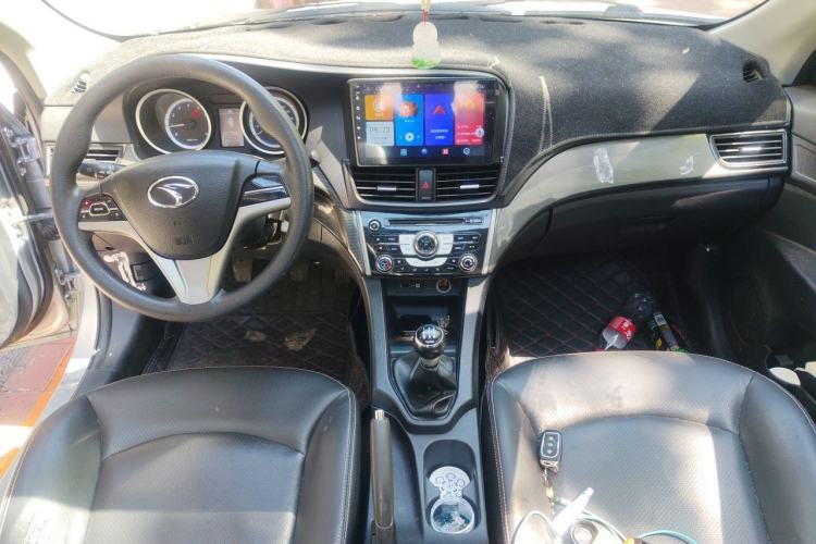Used Soueast V5 Lingzhi 2013 1.5L Manual Flagship CNG Model Center Console