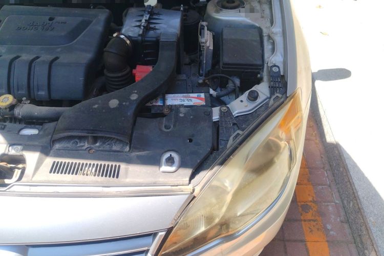 Used Soueast V5 Lingzhi 2013 1.5L Manual Flagship CNG Model Engine Bay Left
