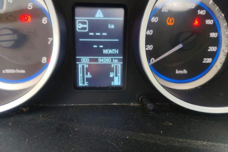Used Soueast V5 Lingzhi 2013 1.5L Manual Flagship CNG Model Odometer Close Up