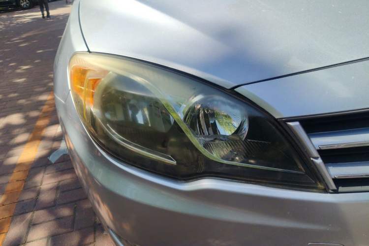 Used Soueast V5 Lingzhi 2013 1.5L Manual Flagship CNG Model Right Front Headlight