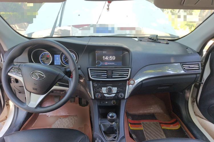 Used Soueast V5 Lingzhi 2013 1.5L Manual ZhiShang Model Center Console