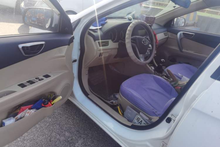 Used Soueast V5 Lingzhi 2013 1.5L Manual Standard CNG Model Driver Seat