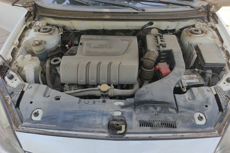 Used Soueast V5 Lingzhi 2013 1.5L Manual ZhiShang Model Engine Bay