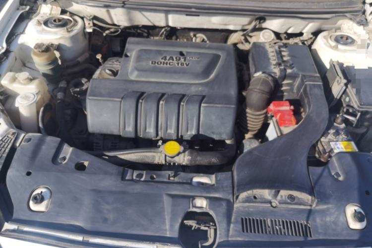 Used Soueast V5 Lingzhi 2013 1.5L Manual Standard CNG Model Engine Bay