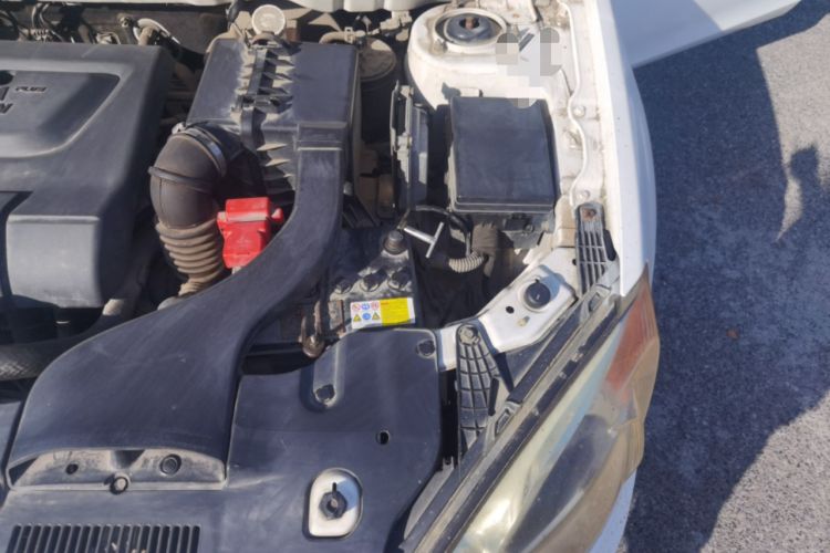 Used Soueast V5 Lingzhi 2013 1.5L Manual Standard CNG Model Engine Bay Left