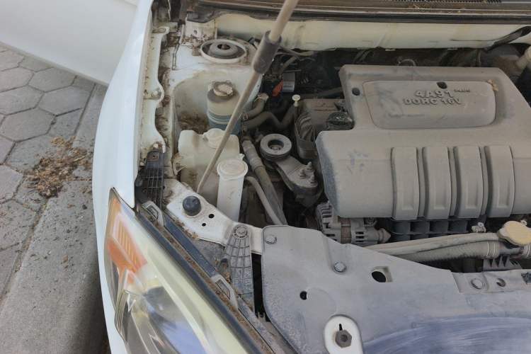 Used Soueast V5 Lingzhi 2013 1.5L Manual ZhiShang Model Engine Bay Right