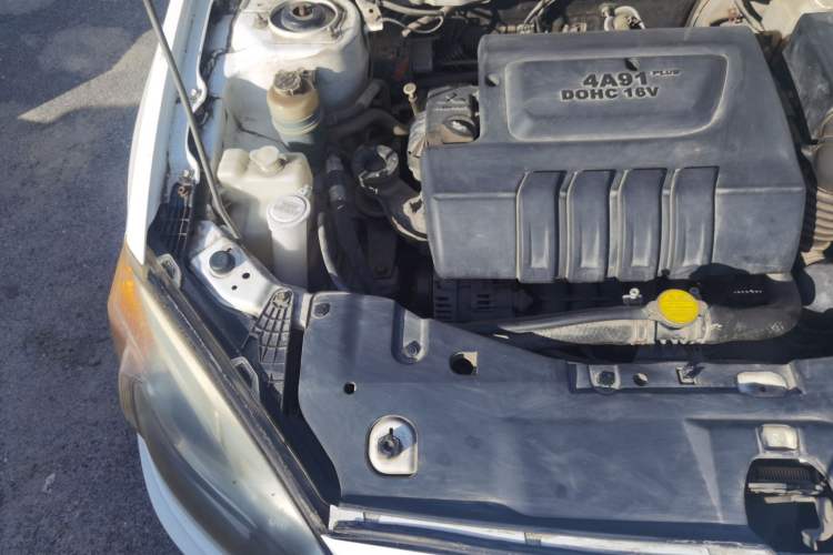 Used Soueast V5 Lingzhi 2013 1.5L Manual Standard CNG Model Engine Bay Right