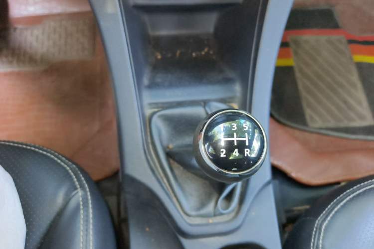 Used Soueast V5 Lingzhi 2013 1.5L Manual ZhiShang Model Gear Lever