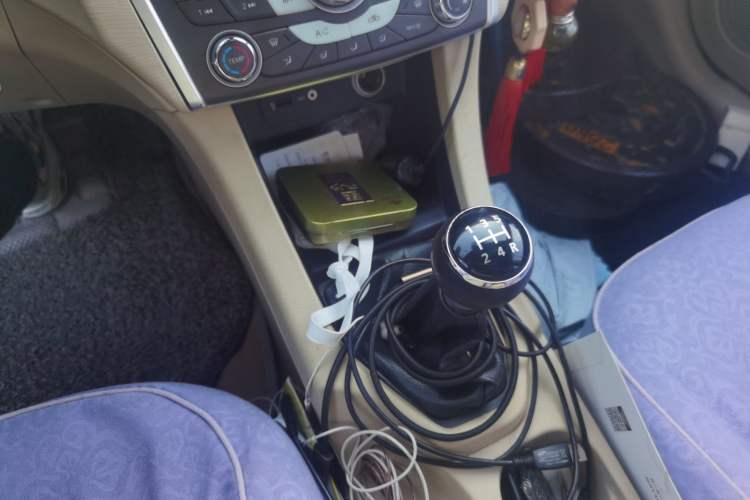 Used Soueast V5 Lingzhi 2013 1.5L Manual Standard CNG Model Gear Lever