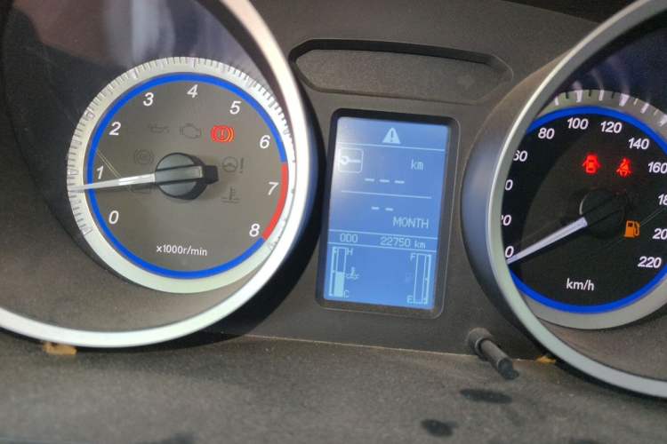 Used Soueast V5 Lingzhi 2013 1.5L Manual ZhiShang Model Odometer Close Up