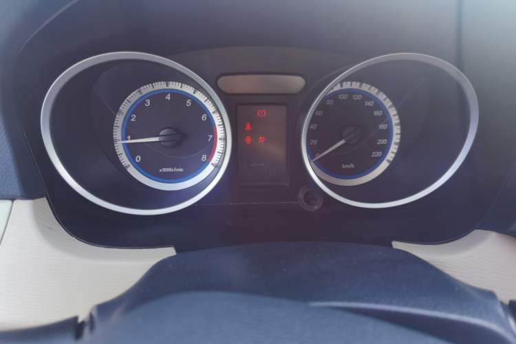 Used Soueast V5 Lingzhi 2013 1.5L Manual Standard CNG Model Odometer Close Up
