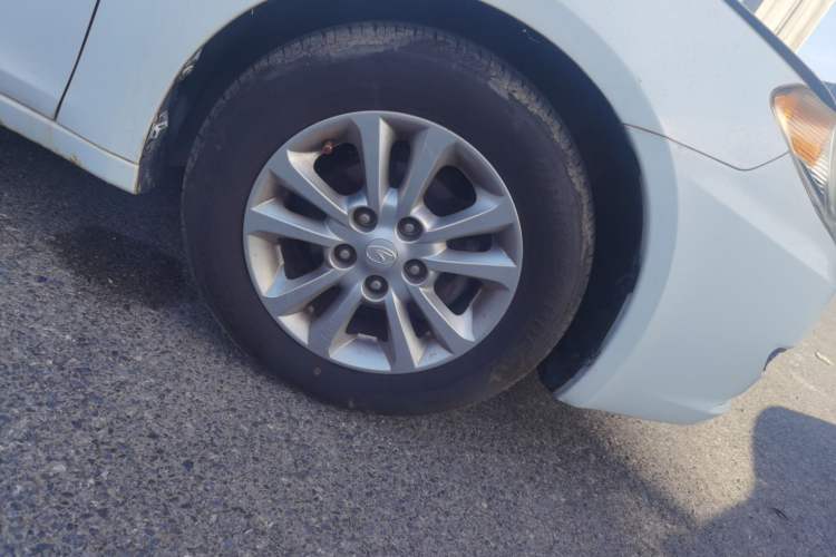 Used Soueast V5 Lingzhi 2013 1.5L Manual Standard CNG Model Right Front Wheel Hub