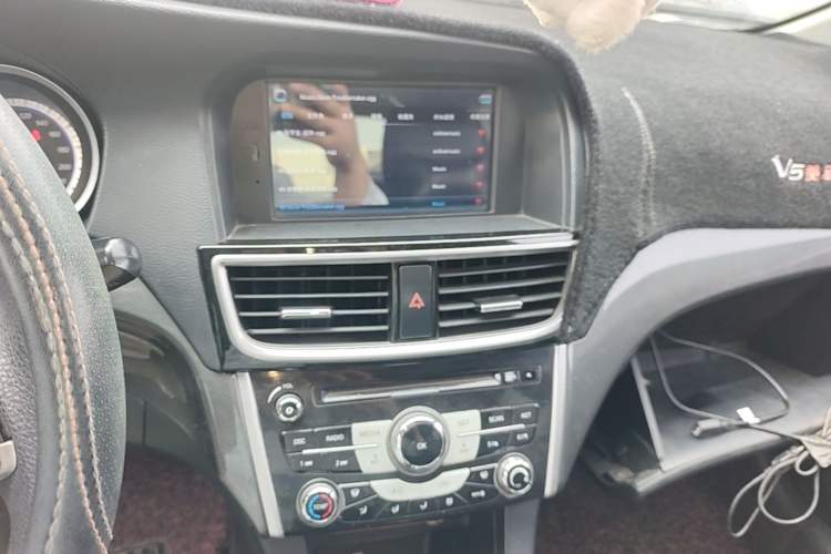 Used Soueast V5 Lingzhi 2014 1.5L Manual Sytle Xuya Audio And AC Panel