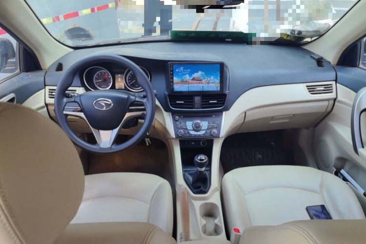 Used Soueast V5 Lingzhi 2014 1.5L Manual Comfort Model Center Console