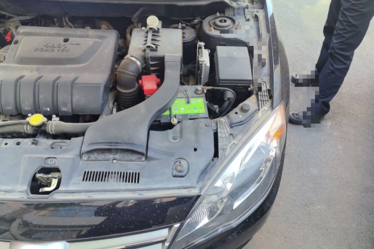 Used Soueast V5 Lingzhi 2014 1.5L Manual Comfort Model Engine Bay Left