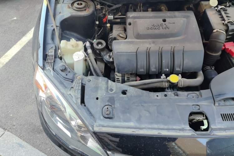 Used Soueast V5 Lingzhi 2014 1.5L Manual Comfort Model Engine Bay Right