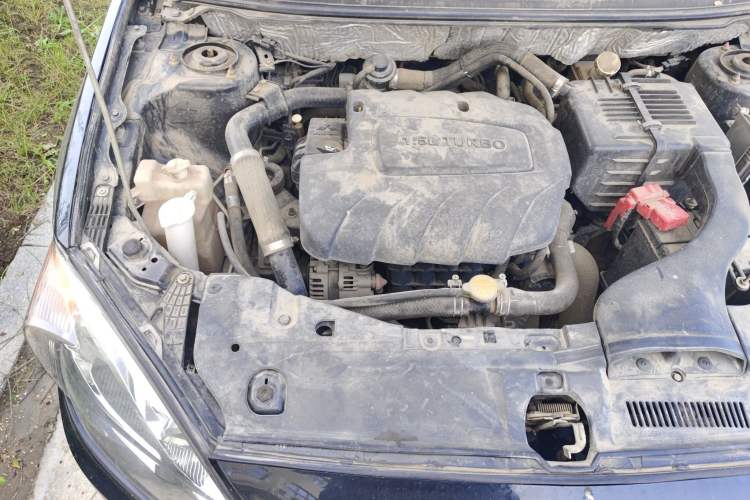Used Soueast V5 Lingzhi 2014 1.5T Manual Qukong Version Engine Bay Right
