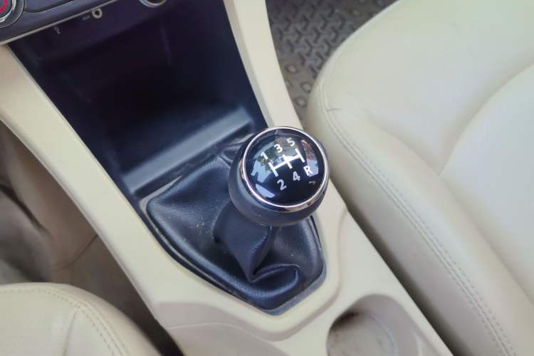 Used Soueast V5 Lingzhi 2014 1.5L Manual Comfort Model Gear Lever