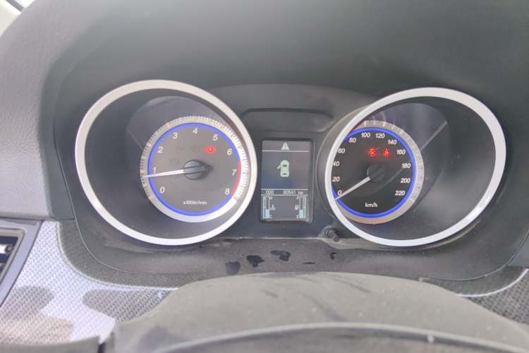 Used Soueast V5 Lingzhi 2014 1.5T Manual Qukong Version Odometer Close Up