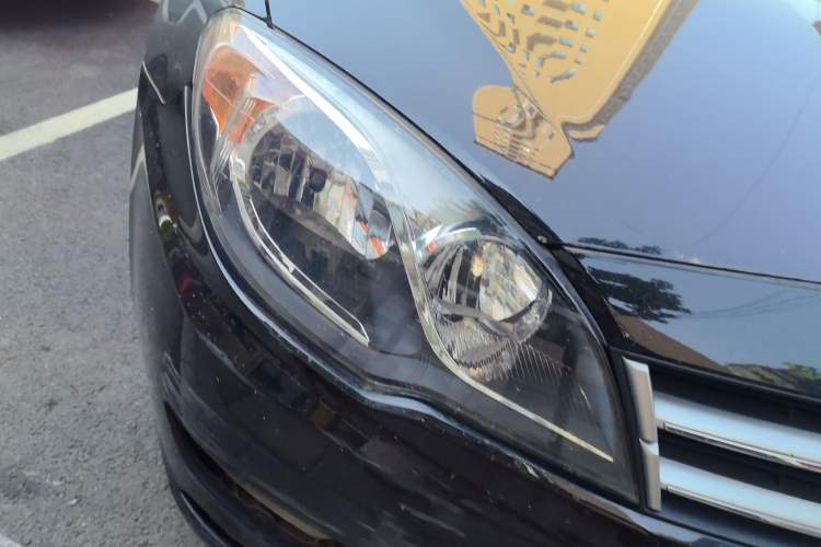 Used Soueast V5 Lingzhi 2014 1.5L Manual Comfort Model Right Front Headlight
