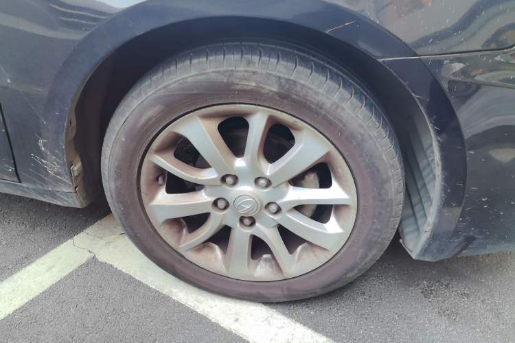 Used Soueast V5 Lingzhi 2014 1.5L Manual Comfort Model Right Front Wheel Hub
