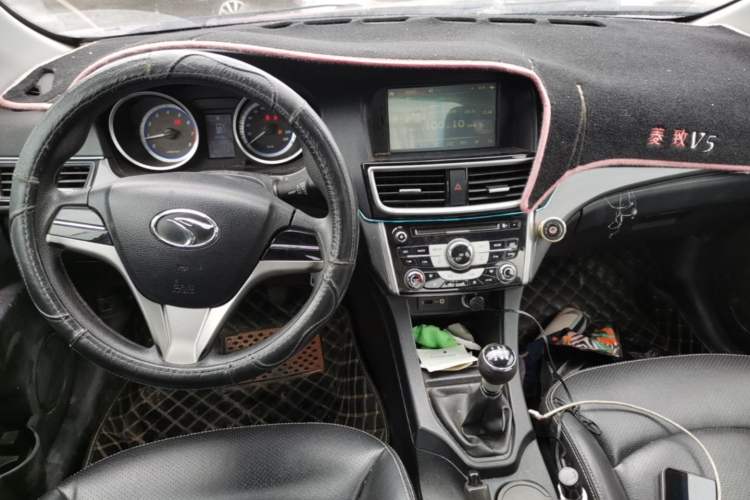 Used Soueast V5 Lingzhi 2014 1.5L Manual Sytle Xuya Center Console