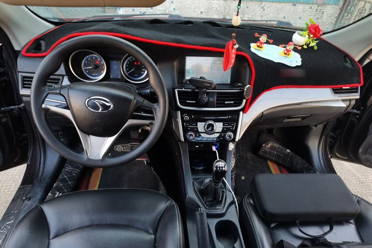 Used Soueast V5 Lingzhi 2014 1.5L Manual Sytle Xuya Center Console
