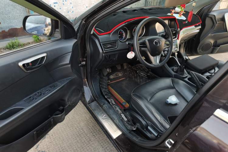 Used Soueast V5 Lingzhi 2014 1.5L Manual Sytle Xuya Driver Seat
