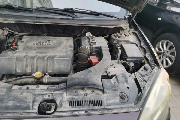 Used Soueast V5 Lingzhi 2014 1.5L Manual Comfort Model Engine Bay Left