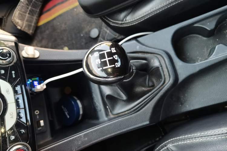 Used Soueast V5 Lingzhi 2014 1.5L Manual Sytle Xuya Gear Lever