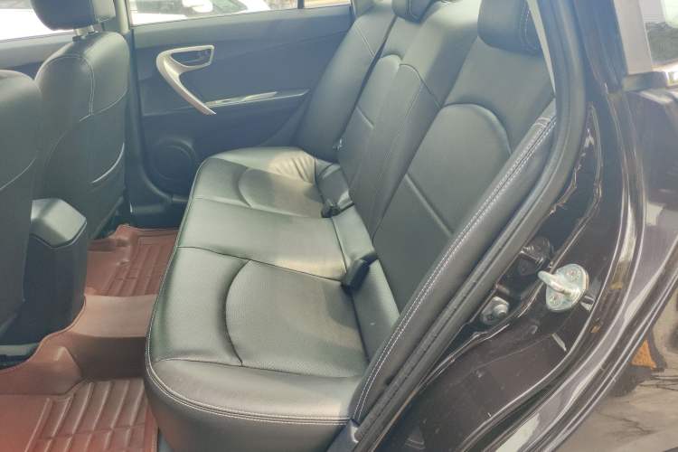Used Soueast V5 Lingzhi 2014 1.5L Manual Sytle Xuya Interior 1