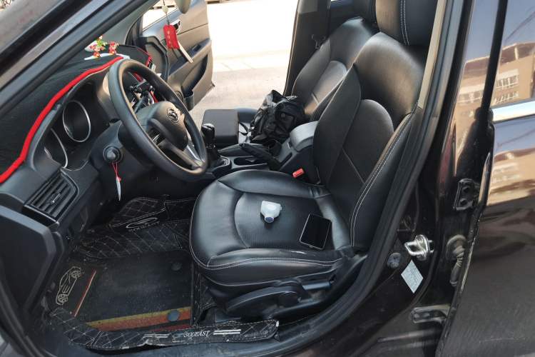 Used Soueast V5 Lingzhi 2014 1.5L Manual Sytle Xuya Left Front Seat