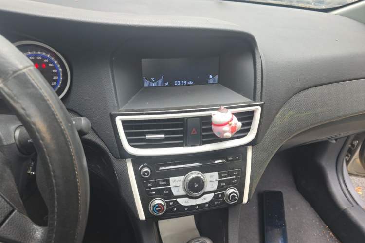 Used Soueast V5 Lingzhi 2014 1.5T CVT Fun-Drive Version Audio And AC Panel