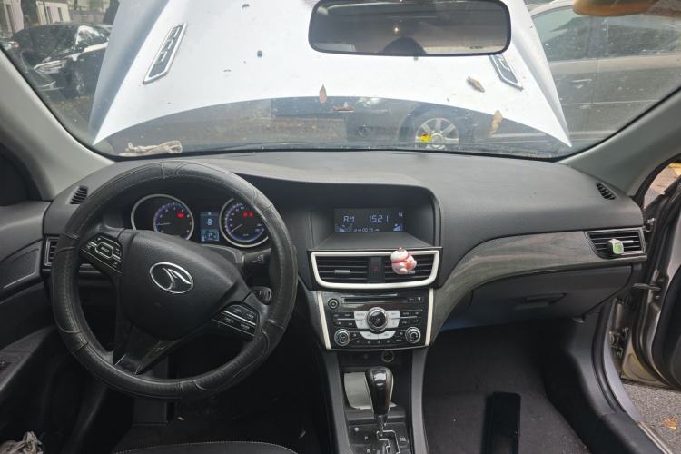 Used Soueast V5 Lingzhi 2014 1.5T CVT Fun-Drive Version Center Console