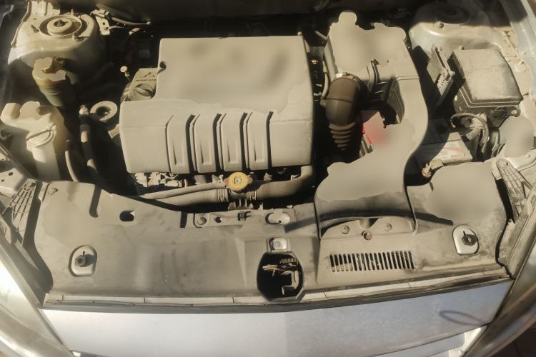 Used Soueast V5 Lingzhi 2014 1.5L Manual Luxury Model Engine Bay